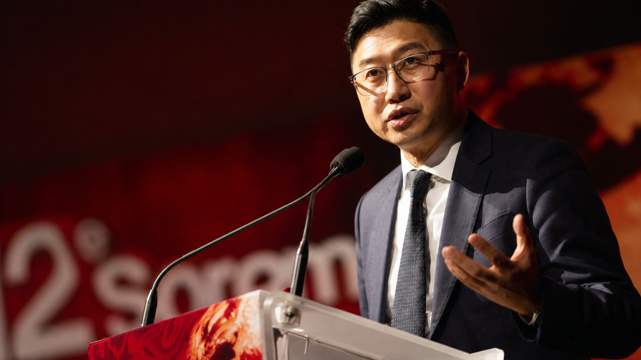 ESCP director at conference podium