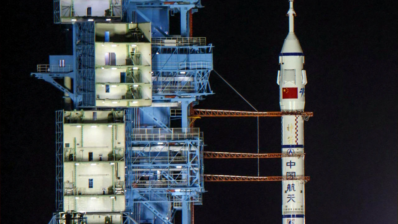 Shenzhou-23 rocket on launch pad