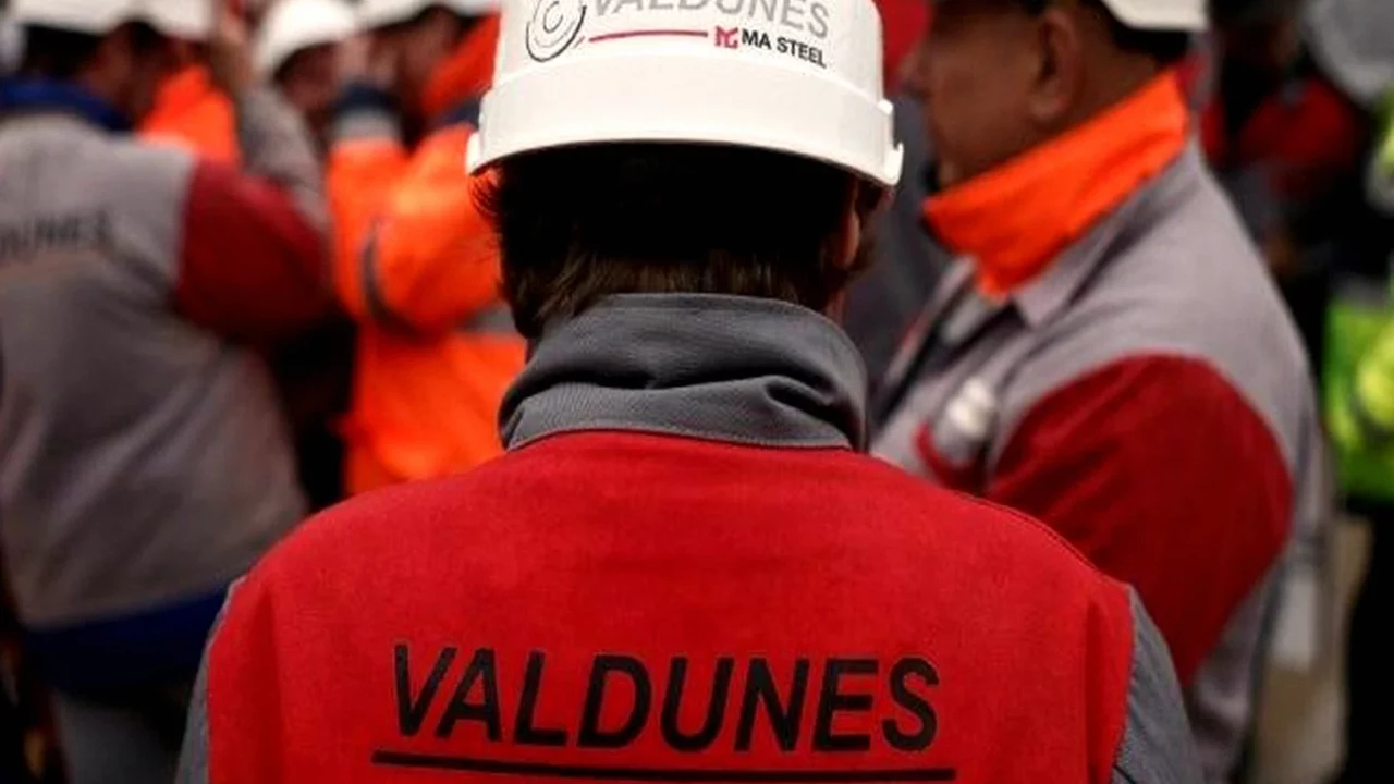 Valdunes factory workers in industrial safety gear